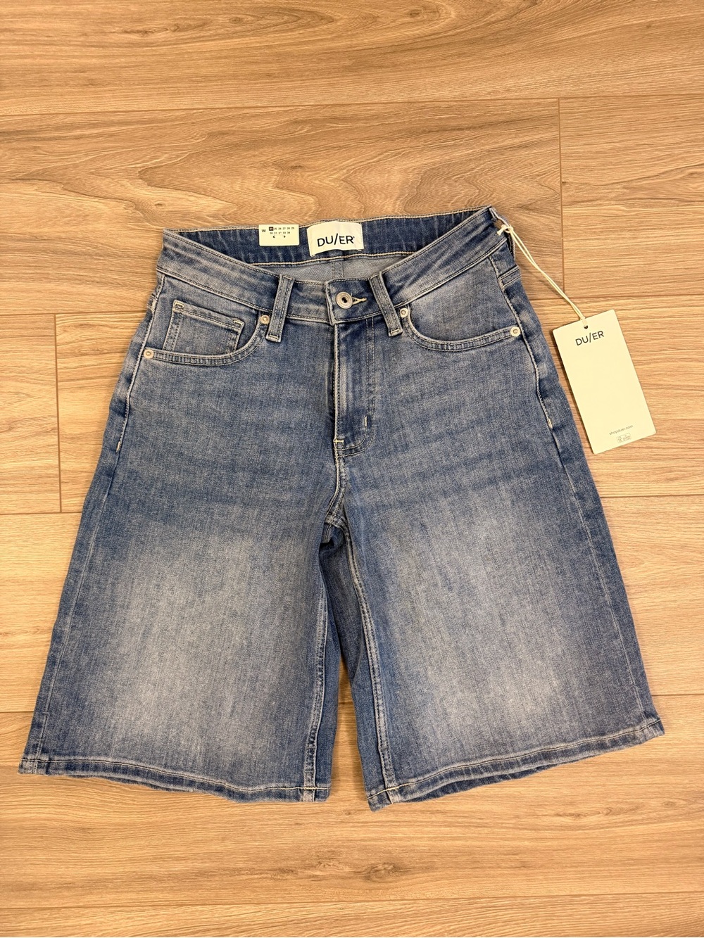 Sample Performance Denim+ Mid Rise
Loose Short - Vintage
Seaside